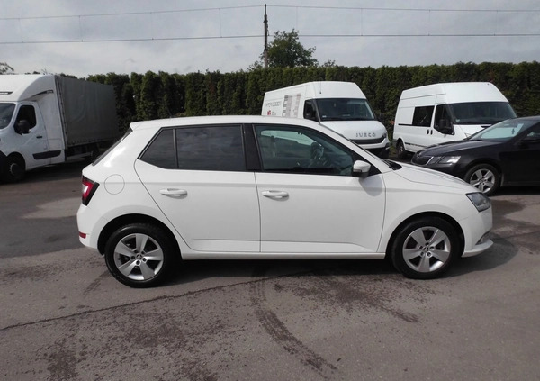 Skoda Fabia cena 37000 przebieg: 183600, rok produkcji 2020 z Mrocza małe 137